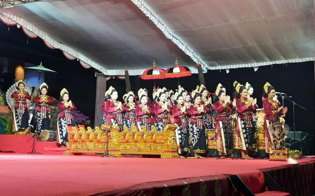 Penampilan Sekaa Gong Wanita Desa Dalung sebagai Duta Kecamatan Kuta Utara Pada Perlombaan Gong Kebyar Wanita se-Kabupaten Badung